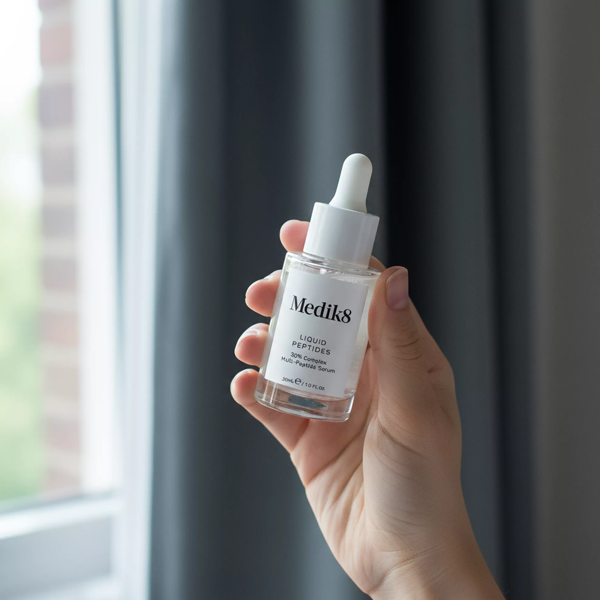 Medik8 Liquid Peptides Комплекс зволожуючих пептидів - Фото - 13
